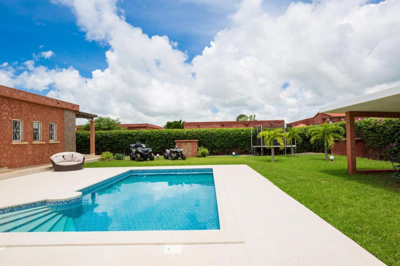 Maison K.E.N.Z.A M'Bour Luaran gambar