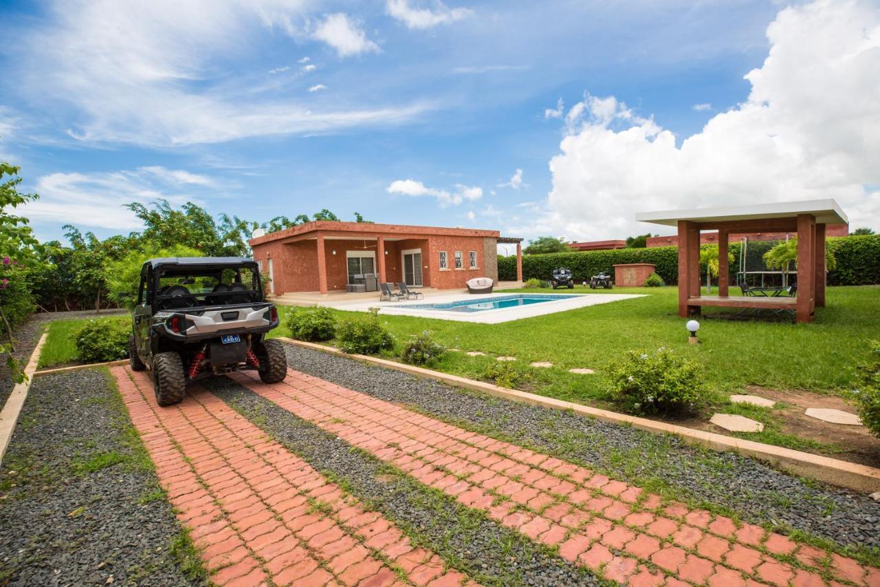 Maison K.E.N.Z.A M'Bour Luaran gambar
