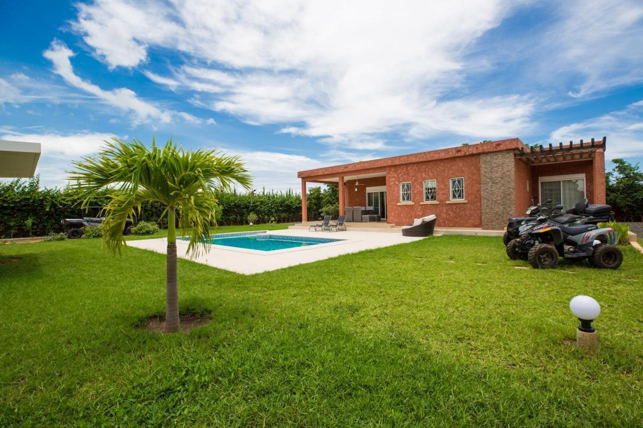Maison K.E.N.Z.A M'Bour Luaran gambar