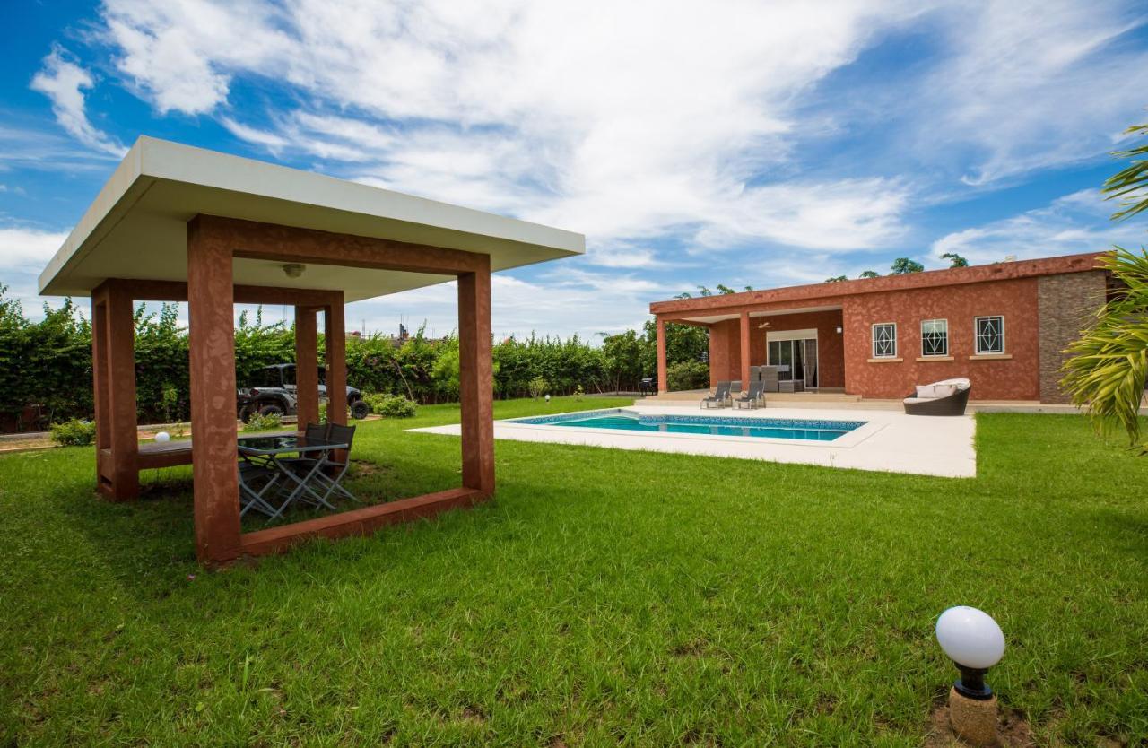 Maison K.E.N.Z.A M'Bour Luaran gambar