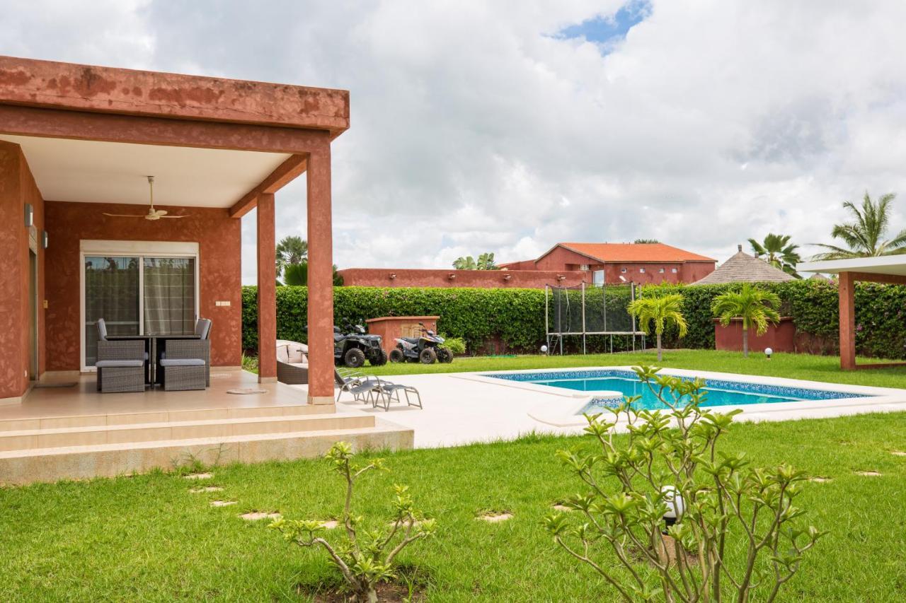 Maison K.E.N.Z.A M'Bour Luaran gambar