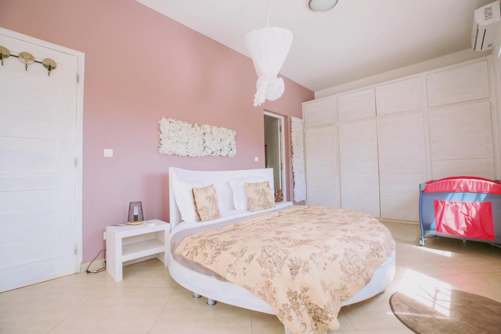 Maison K.E.N.Z.A M'Bour Luaran gambar
