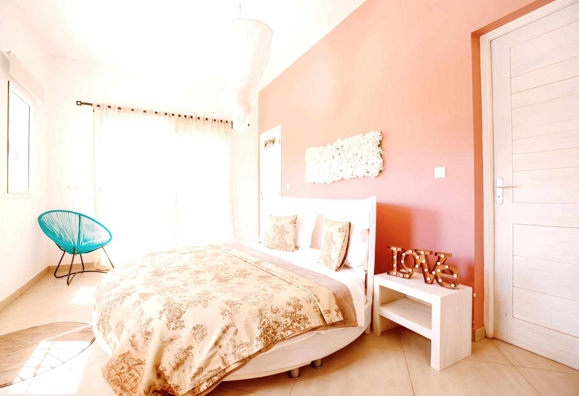 Maison K.E.N.Z.A M'Bour Luaran gambar
