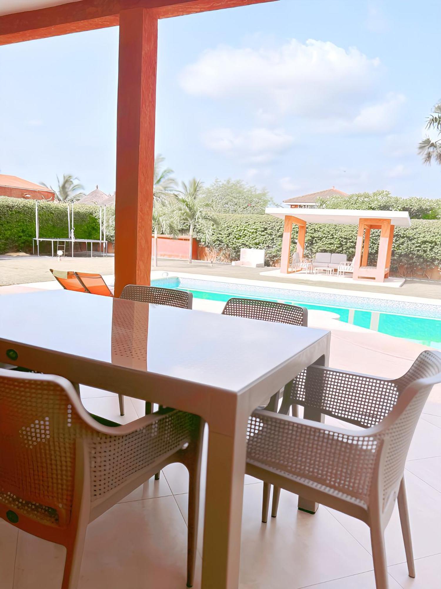 Maison K.E.N.Z.A M'Bour Luaran gambar